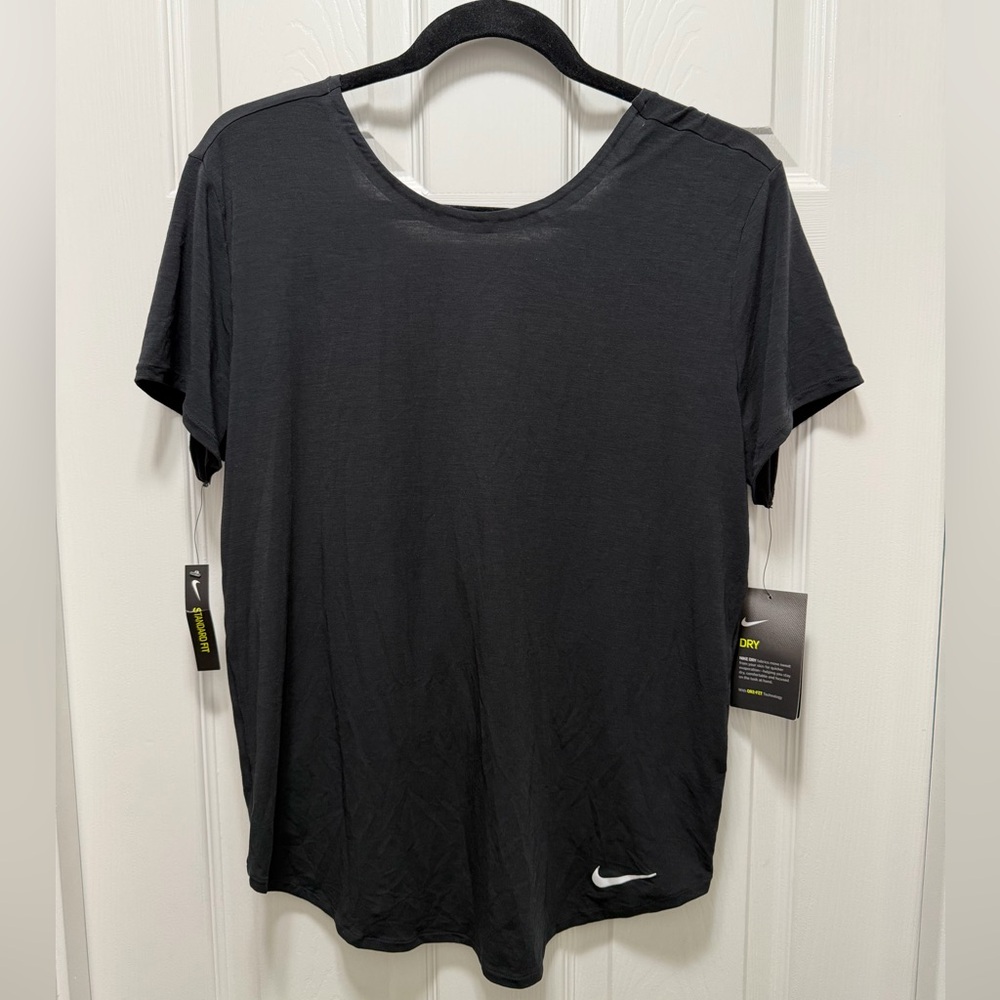 Nike Women's Black Short Sleeve Tee